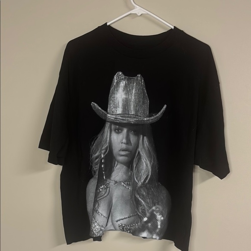 Beyonce  RWT2023 Tour Black Graphic T-Shirt Cropped Outside all summer